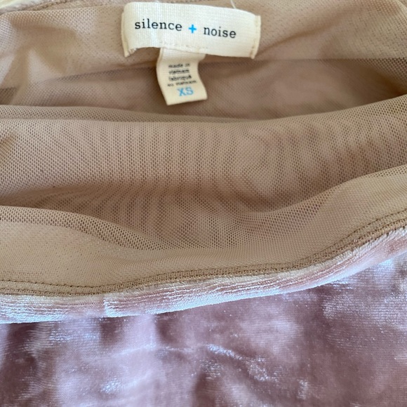 UO Silence + Noise Selah Crushed Velvet Midi Dress - Picture 7 of 9